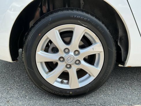 Used 2010 MAZDA MAZDA3 i Touring FWD image 12