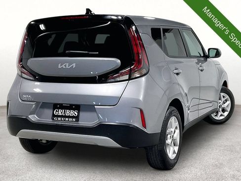 Used 2025 Kia Soul LX w/ LX Technology Package FWD image 2