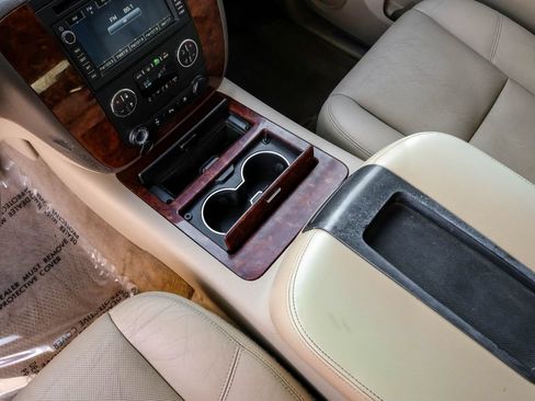 Used 2011 Chevrolet Tahoe LTZ RWD image 21
