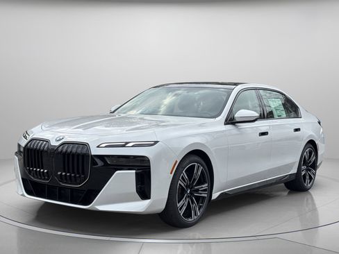 Used 2026 BMW 740i RWD image 2