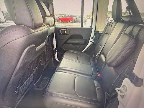 Used 2023 Jeep Wrangler Unlimited Rubicon 4xe w/ Cold Weather Group AWD/4WD image 8