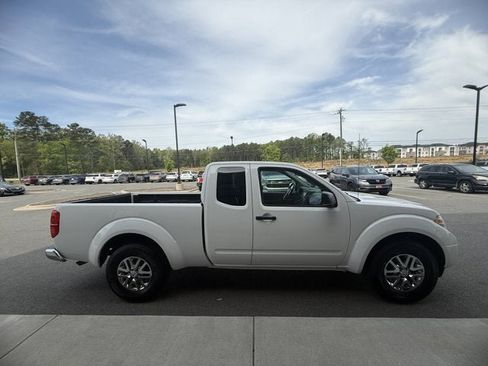 Used 2019 Nissan Frontier SV RWD image 7