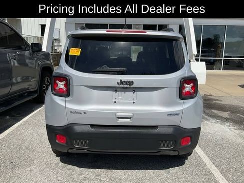 Used 2018 Jeep Renegade Latitude FWD image 5