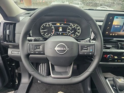 New 2026 Nissan Pathfinder SV image 10