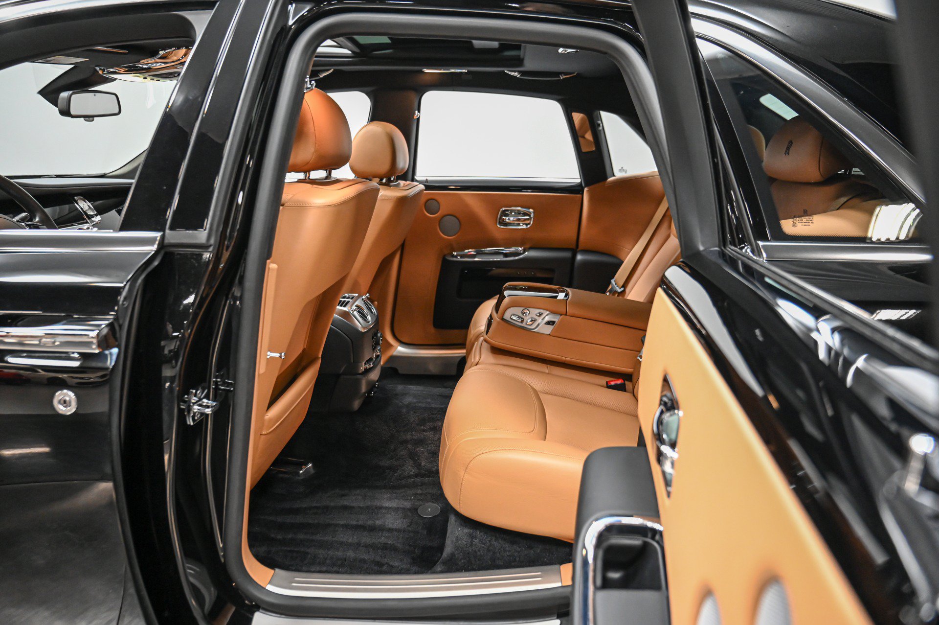 Used 2015 Rolls-Royce Ghost RWD image 34
