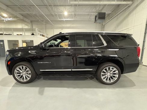 Used 2024 GMC Yukon Denali w/ Advanced Technology Package AWD/4WD image 4