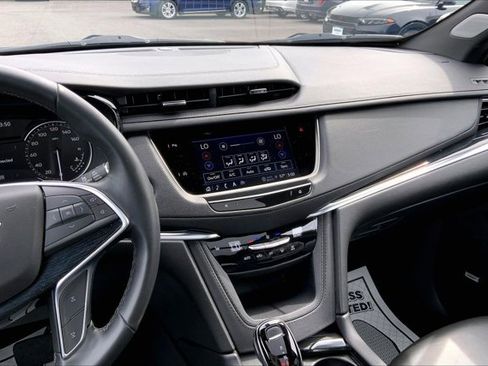 Used 2025 Cadillac XT5 Premium Luxury AWD/4WD image 5