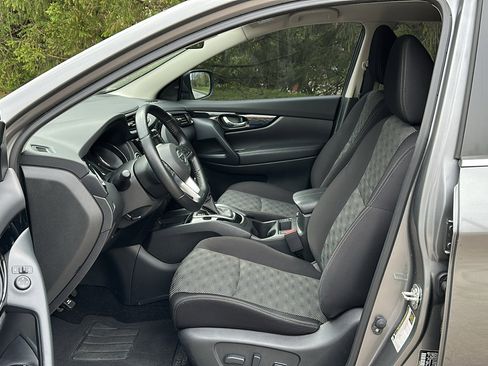 Certified 2021 Nissan Rogue Sport SV image 13