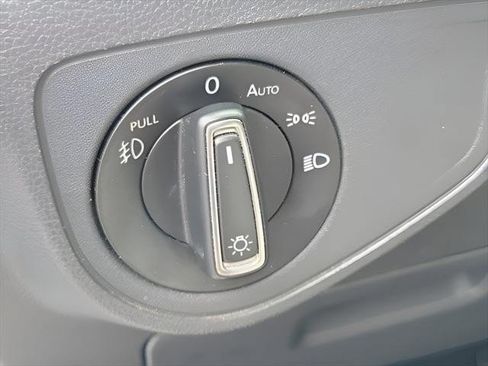 Used 2018 Volkswagen Atlas SEL FWD image 22