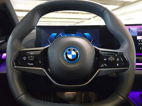 Used 2025 BMW i5 xDrive40 w/ Premium Package AWD/4WD image 27