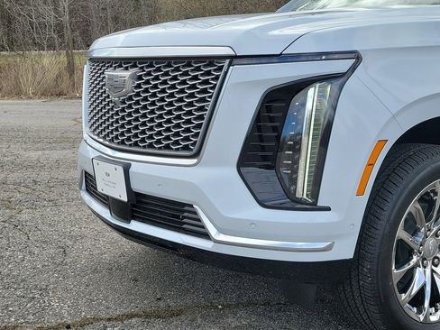 New 2026 Cadillac Escalade Luxury w/ LPO, Radiant Package AWD/4WD image 14