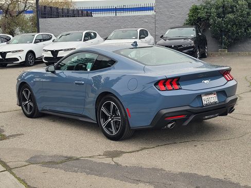 Used 2025 Ford Mustang Coupe image 6