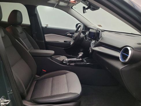 Used 2025 Chevrolet Trax LT w/ LT Convenience Package FWD image 21