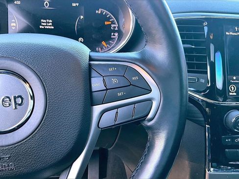 Used 2021 Jeep Grand Cherokee Laredo X image 12