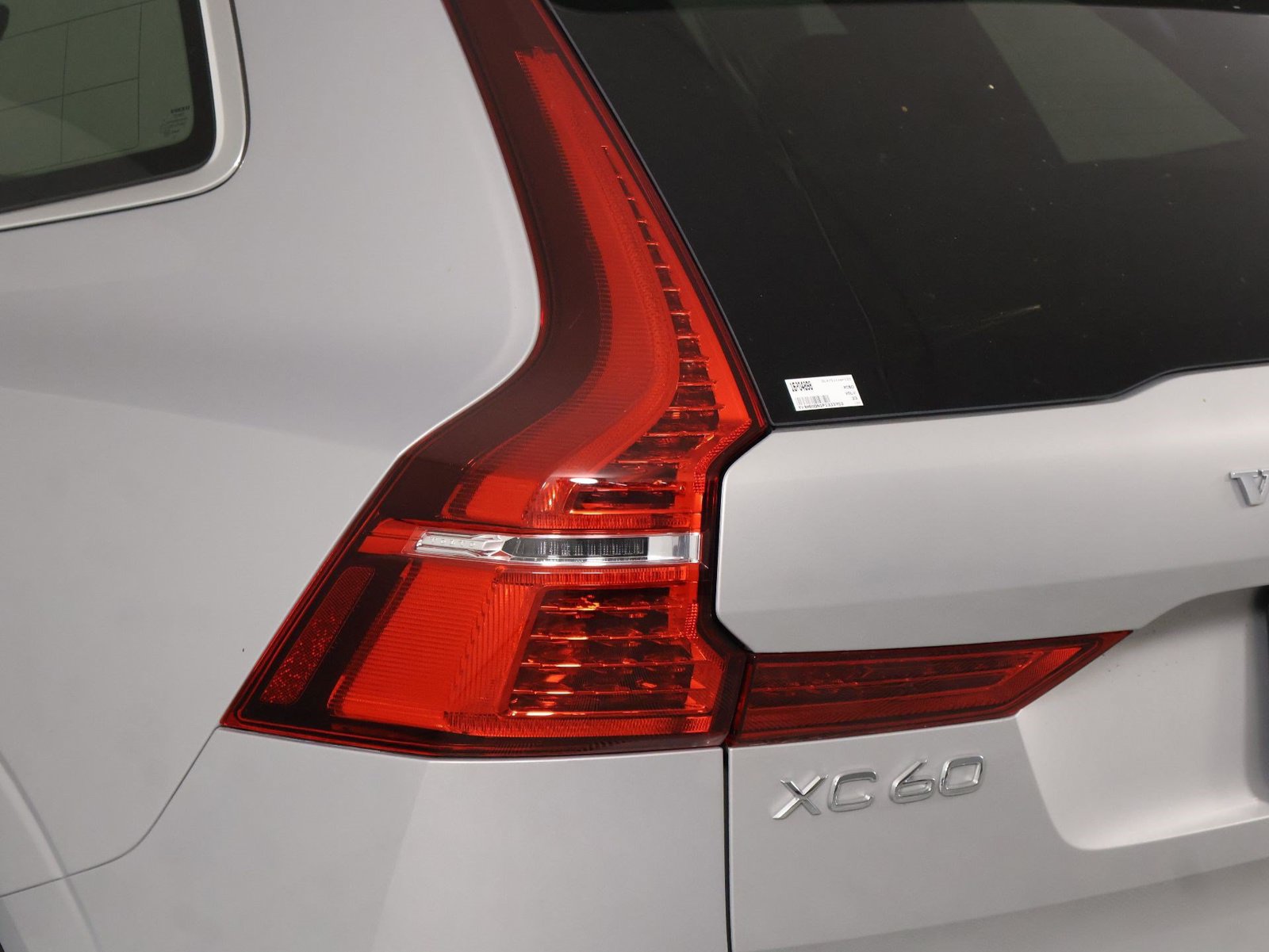 Certified 2023 Volvo XC60 T8 Plus AWD/4WD image 18