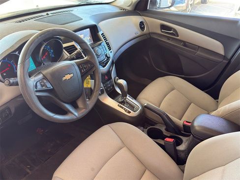 Used 2016 Chevrolet Cruze LT w/ Technology Package image 10