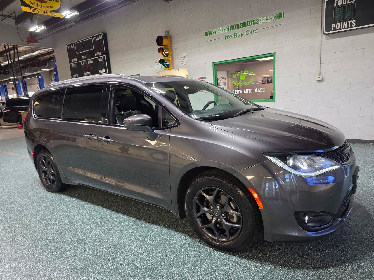 Used 2019 Chrysler Pacifica Limited w/ Advanced Safetytec Group FWD image 4