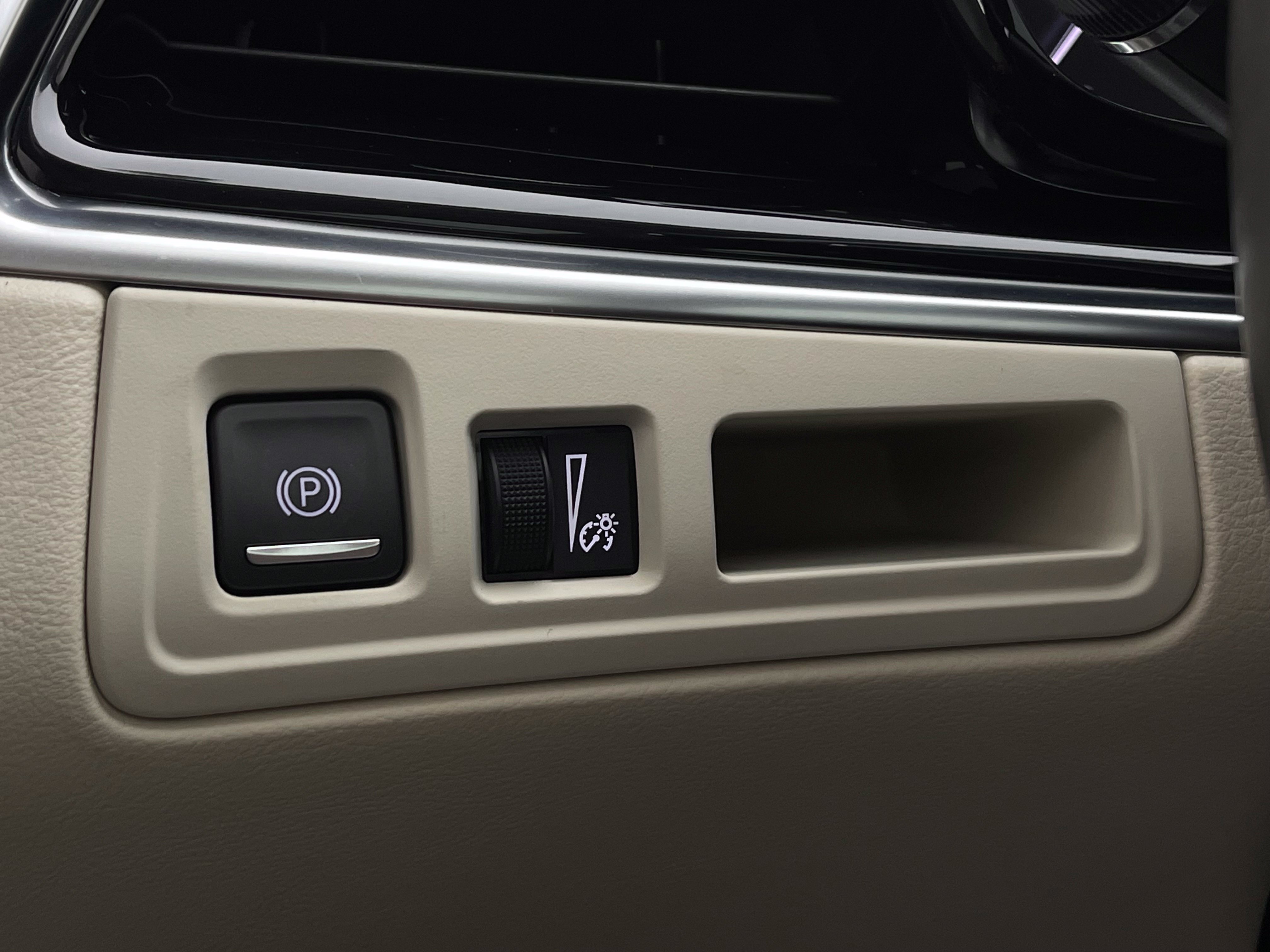 Used 2024 Cadillac XT6 Premium Luxury FWD image 25