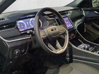 New 2025 Jeep Grand Cherokee L Laredo video 3