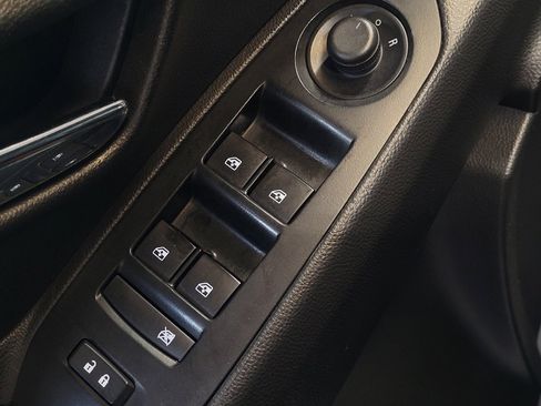 Used 2019 Chevrolet Trax LT w/ LT Convenience Package FWD image 27