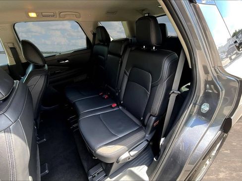Used 2025 Nissan Pathfinder SL FWD image 24