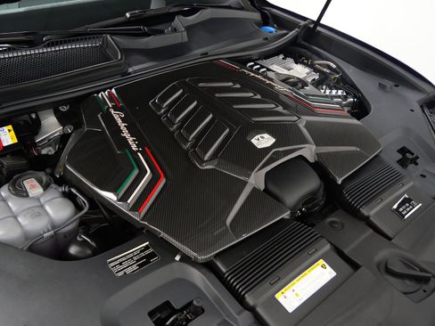 Used 2022 Lamborghini Urus AWD/4WD image 46