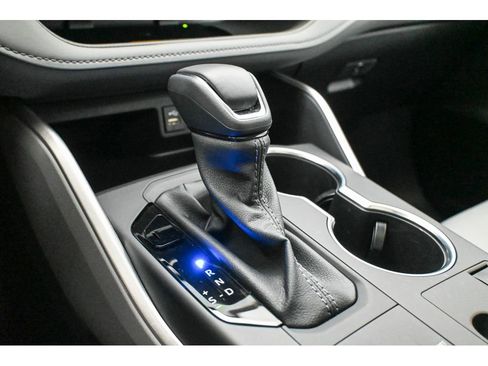 Used 2025 Toyota Highlander XLE image 42