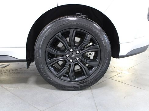 Used 2022 Ford Edge SE w/ Black Appearance Package image 17