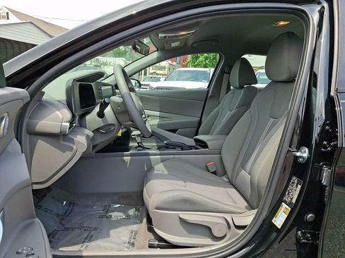Certified 2025 Hyundai Elantra SE w/ Cargo Package FWD image 14