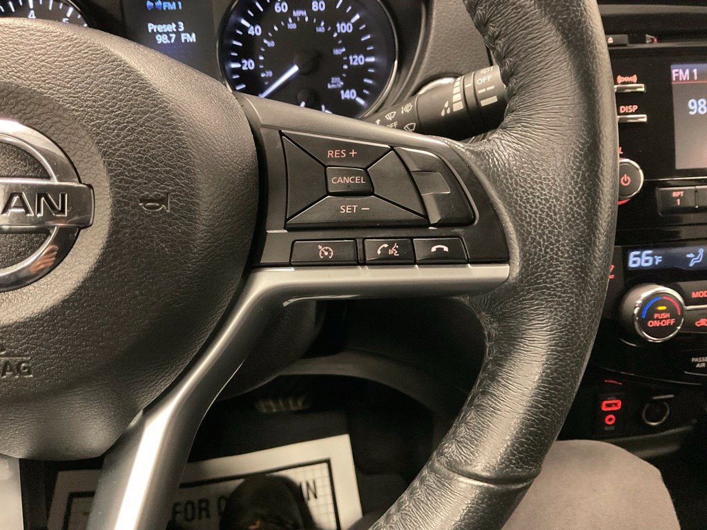 Used 2017 Nissan Rogue SV FWD image 22