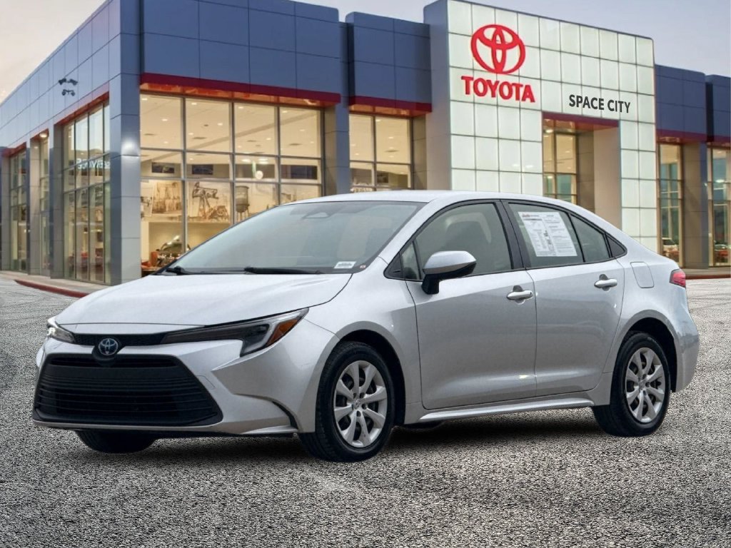 Certified 2025 Toyota Corolla LE FWD image 2