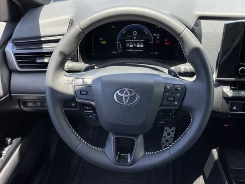 Used 2025 Toyota Camry SE FWD image 11