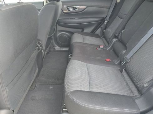 Used 2019 Nissan Rogue SV image 10