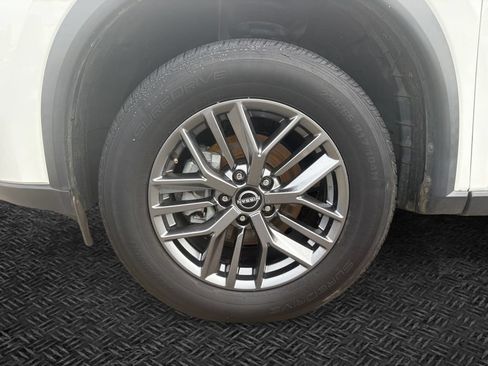 Used 2024 Nissan Rogue S AWD/4WD image 11