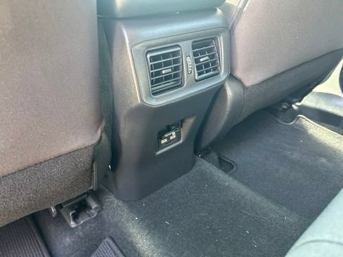 Used 2021 Toyota RAV4 XLE w/ Convenience Package FWD image 11