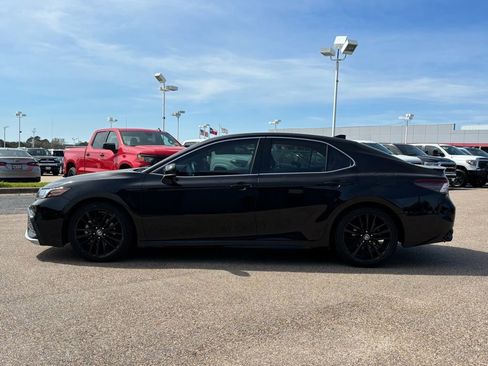 Used 2021 Toyota Camry XSE image 4