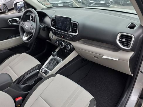 New 2025 Hyundai Venue SEL image 9