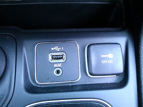 Used 2019 Jeep Cherokee Overland w/ Trailer Tow Group image 31