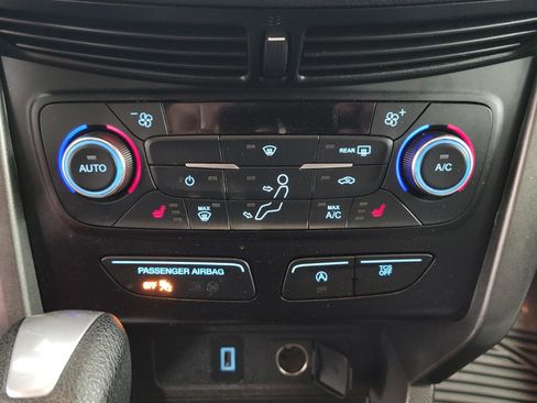 Used 2017 Ford Escape SE w/ SE Cold Weather Package AWD/4WD image 18