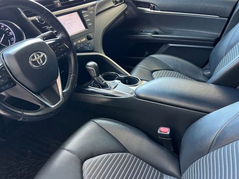 Used 2019 Toyota Camry SE FWD image 12