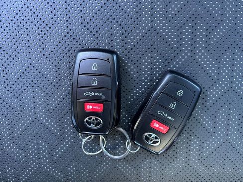 Used 2025 Toyota Tundra Limited image 33