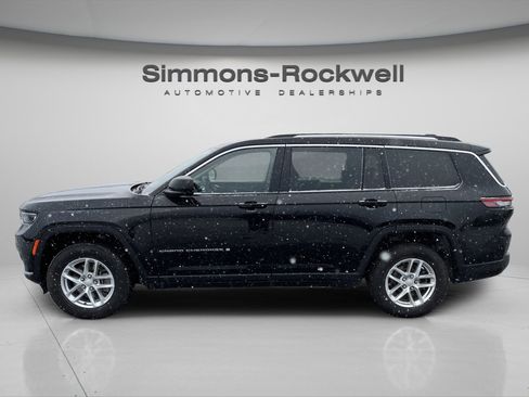 Used 2023 Jeep Grand Cherokee L Laredo image 4