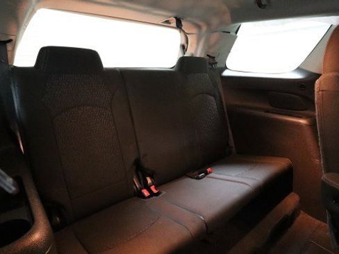 Used 2015 GMC Acadia SLE image 12