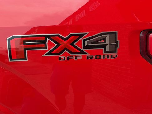 Used 2018 Ford F150 Lariat w/ Equipment Group 502A Luxury AWD/4WD image 3