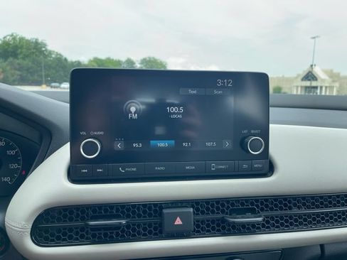 Used 2024 Honda HR-V LX image 17