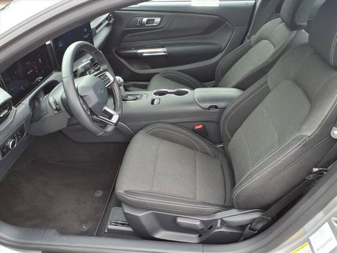 Used 2025 Ford Mustang Coupe RWD image 12