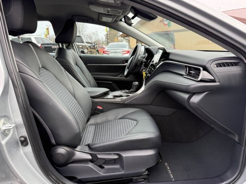 Used 2024 Toyota Camry SE image 29