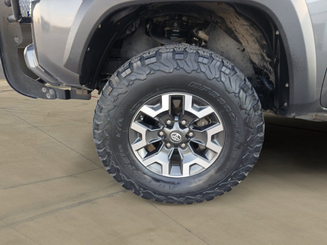 Used 2019 Toyota Tacoma TRD Off-Road w/ Technology Package AWD/4WD image 14