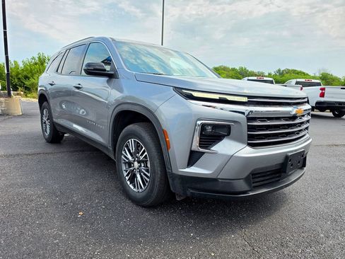 Used 2026 Chevrolet Traverse LT AWD/4WD image 15