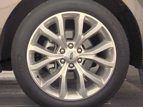 Used 2018 Ford Expedition Platinum image 9